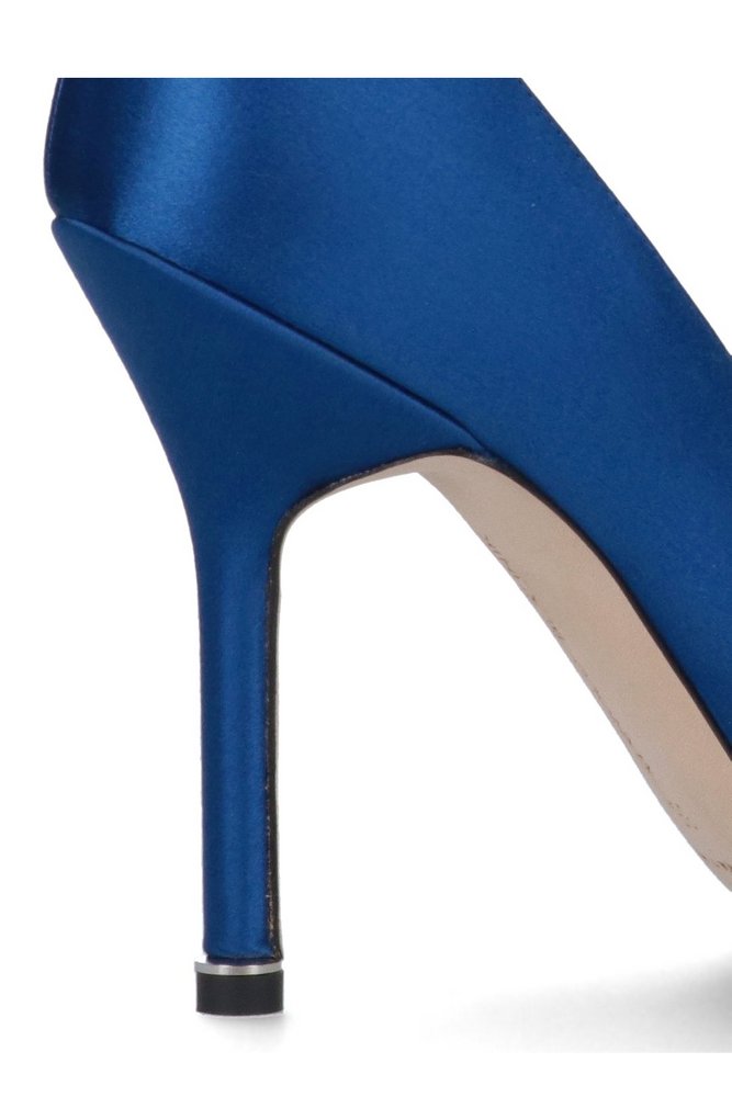 MANOLO BLAHNIK Hangisi Embellished Buckle Pumps 95